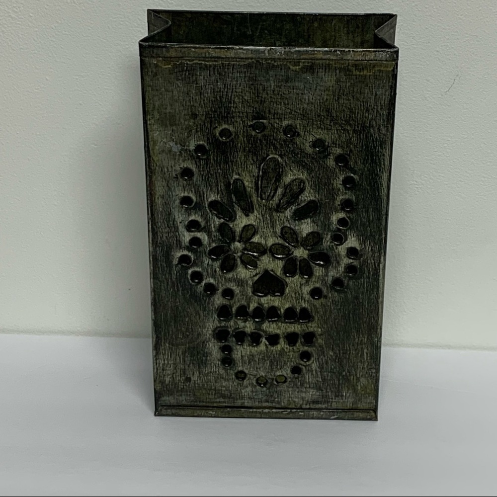 Sugar Skull Metal Day of the Dead Green/Black Home Decor